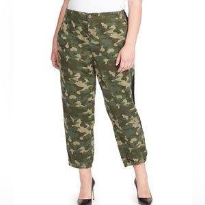 NEW! Skinnygirl Camo Jogger with Tuxedo Stripe 20W
